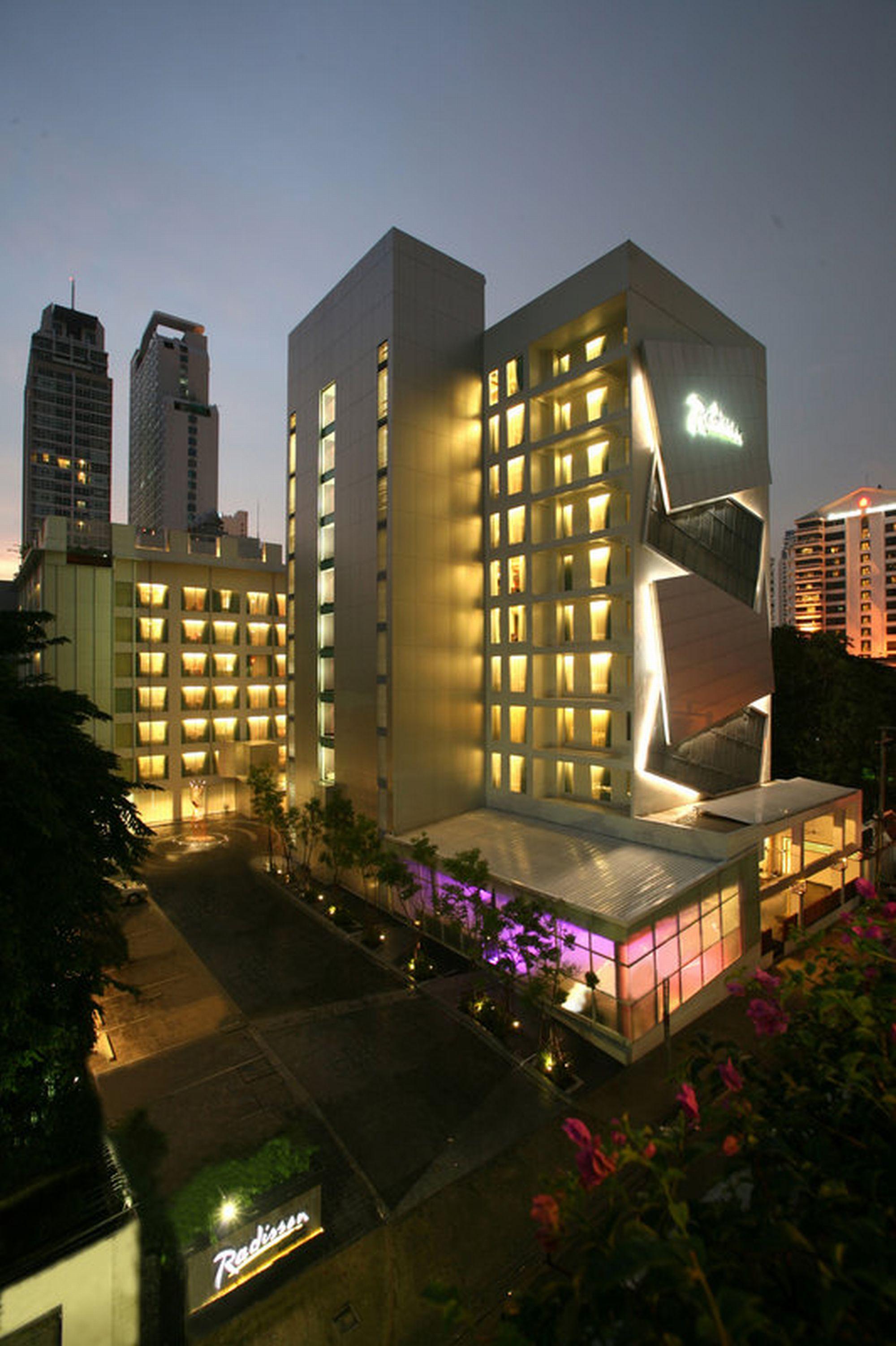 Radisson Suites Bangkok Sukhumvit Экстерьер фото